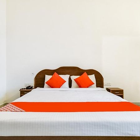 Capital O 23129 Chelsea Palace Hotel Khajuraho Exterior photo