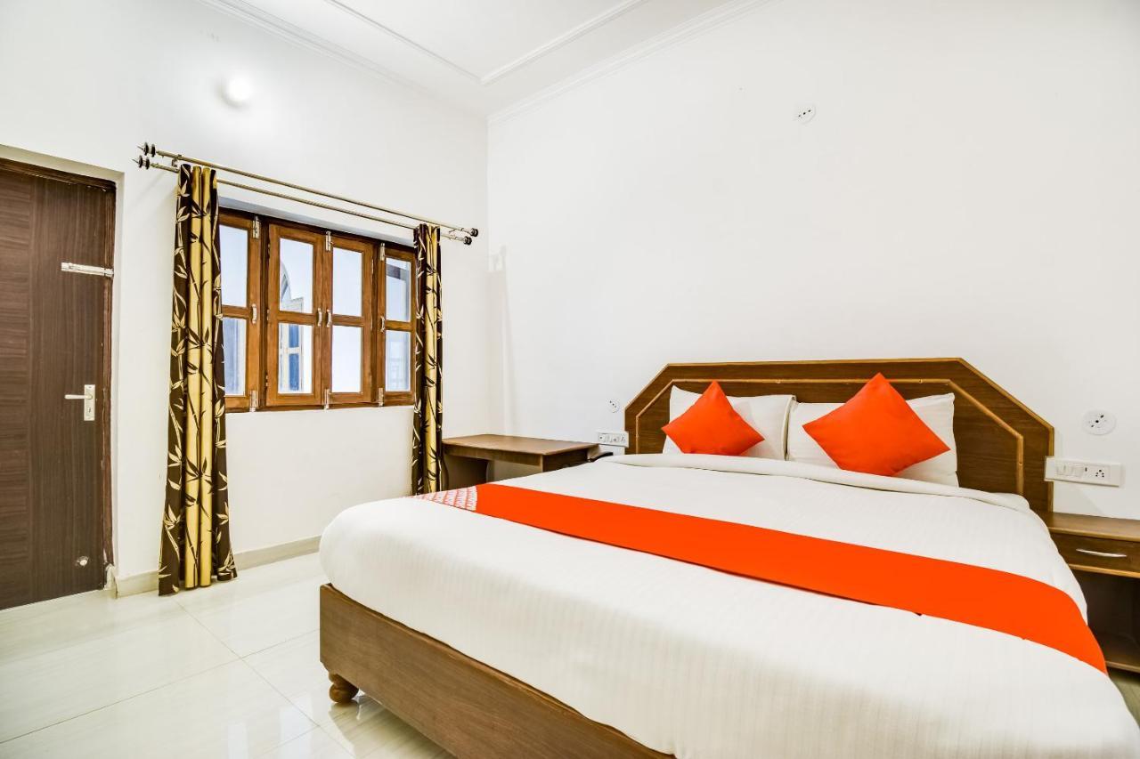 Capital O 23129 Chelsea Palace Hotel Khajuraho Exterior photo