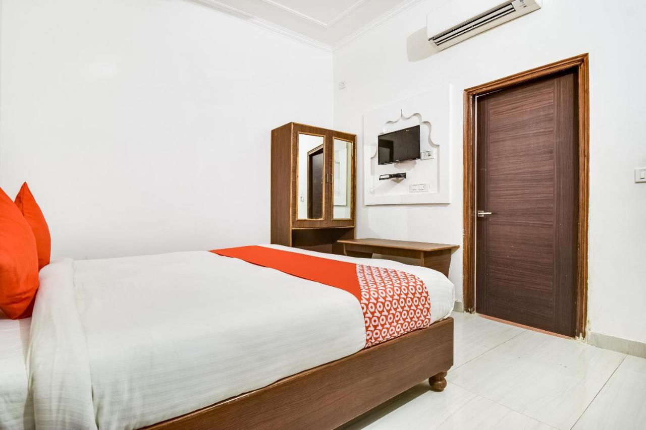 Capital O 23129 Chelsea Palace Hotel Khajuraho Exterior photo