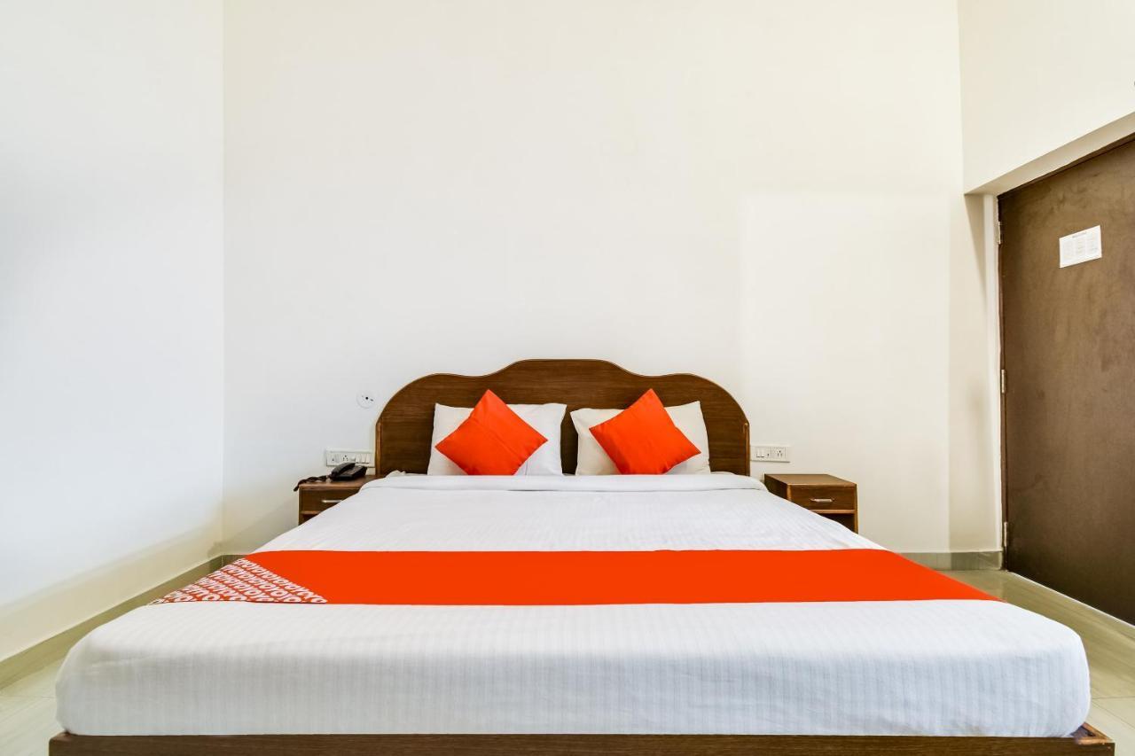 Capital O 23129 Chelsea Palace Hotel Khajuraho Exterior photo