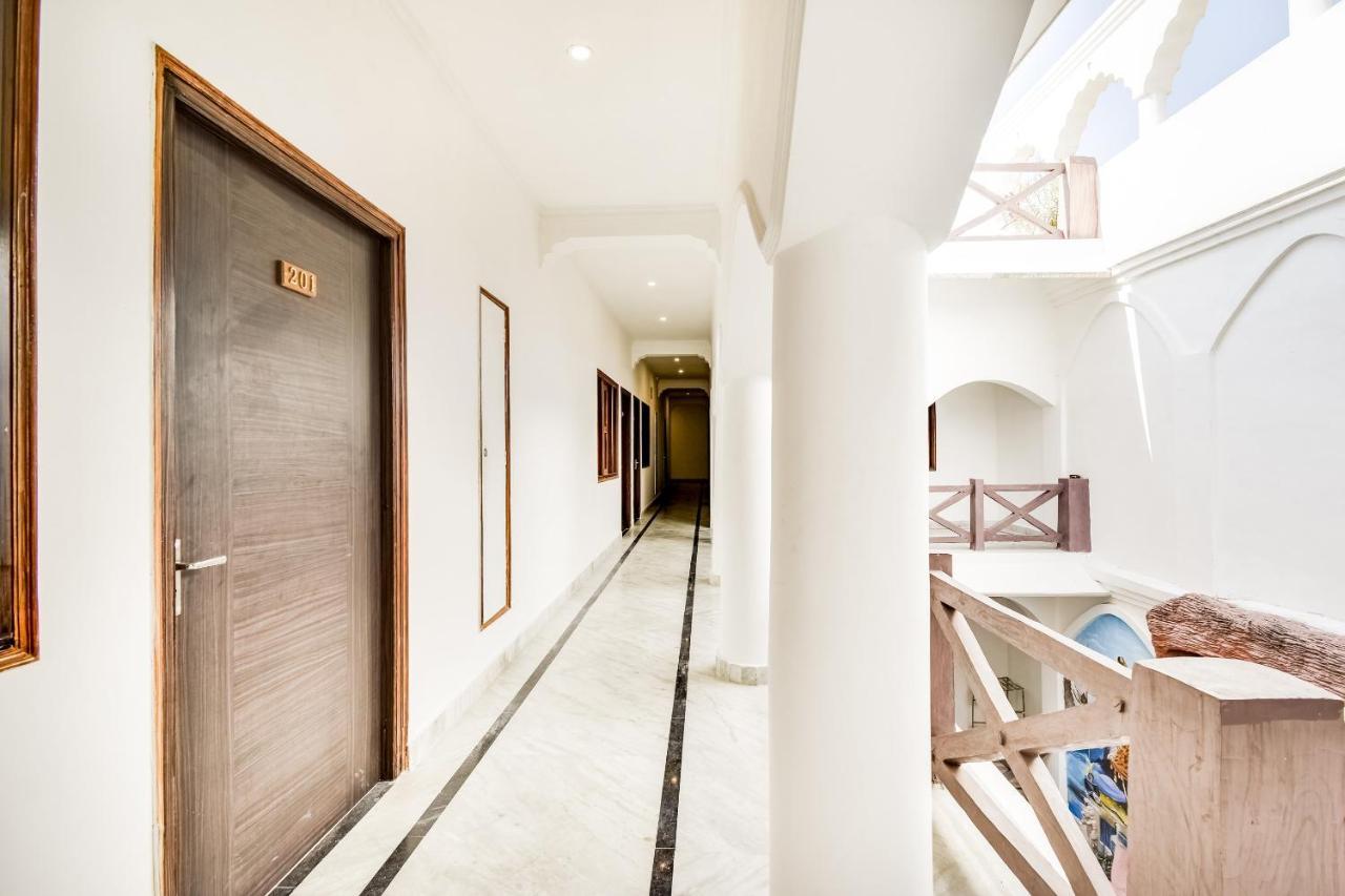 Capital O 23129 Chelsea Palace Hotel Khajuraho Exterior photo