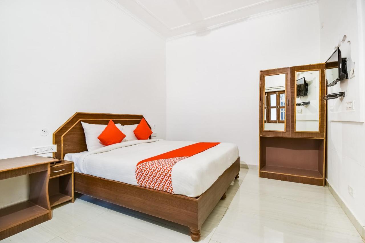 Capital O 23129 Chelsea Palace Hotel Khajuraho Exterior photo