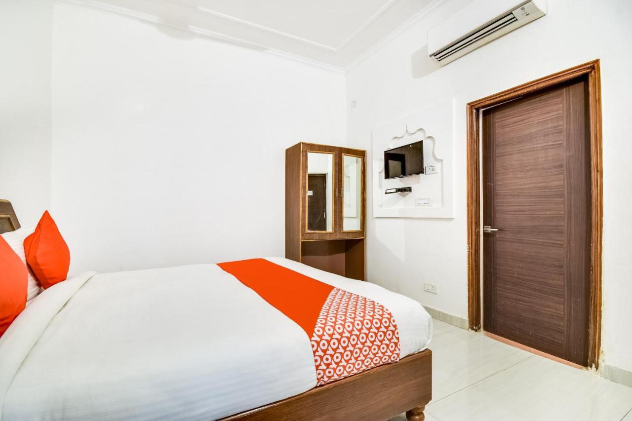 Capital O 23129 Chelsea Palace Hotel Khajuraho Exterior photo