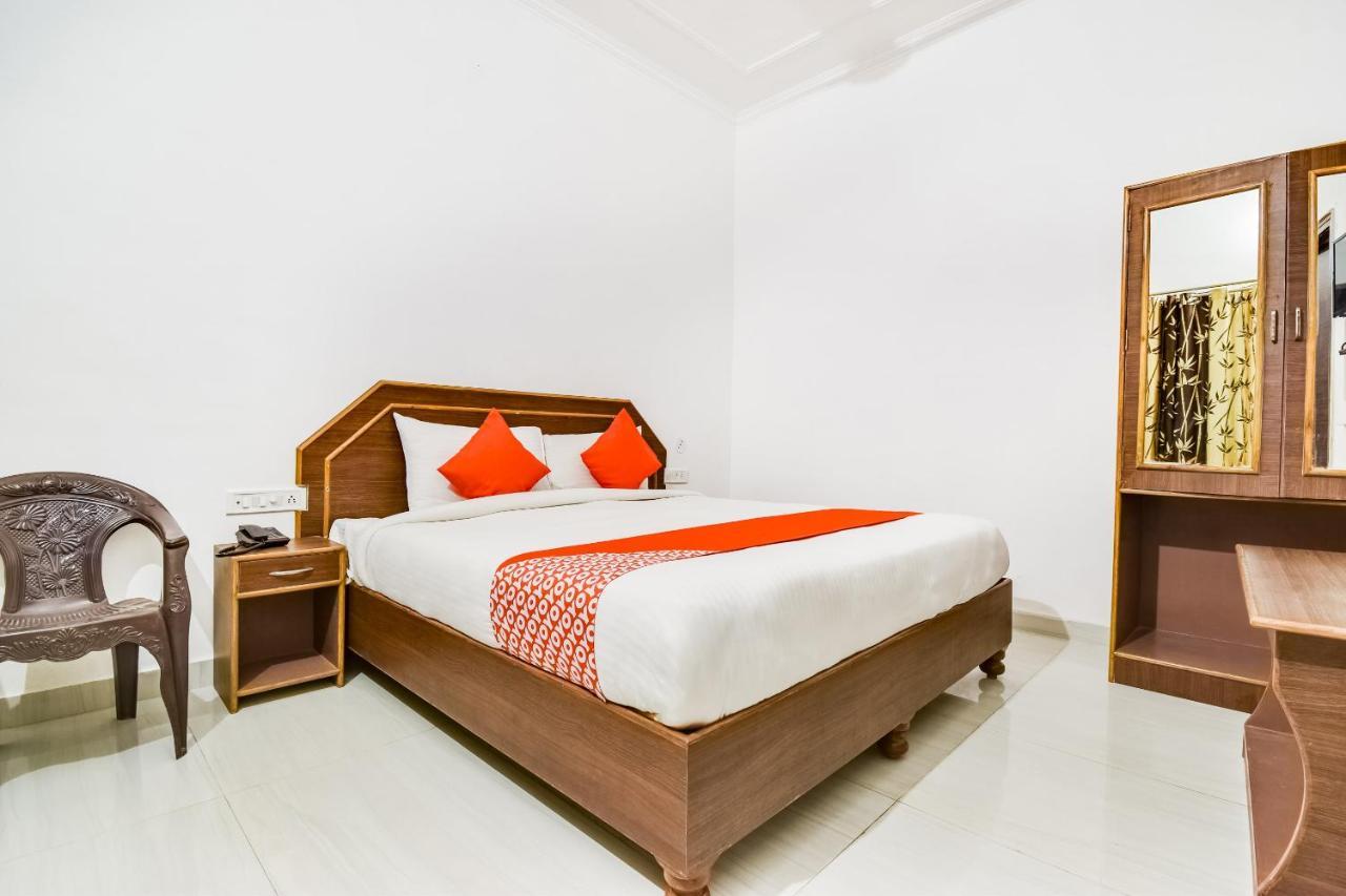 Capital O 23129 Chelsea Palace Hotel Khajuraho Exterior photo